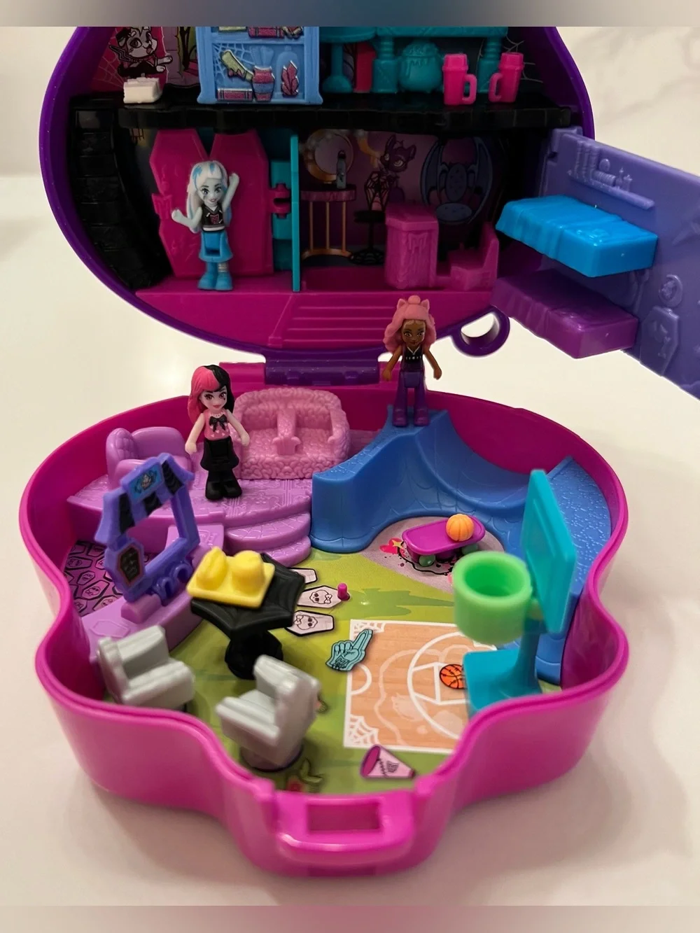 Polly Pocket Monster High Compact with 3 Micro Dolls & 8 Accessories
